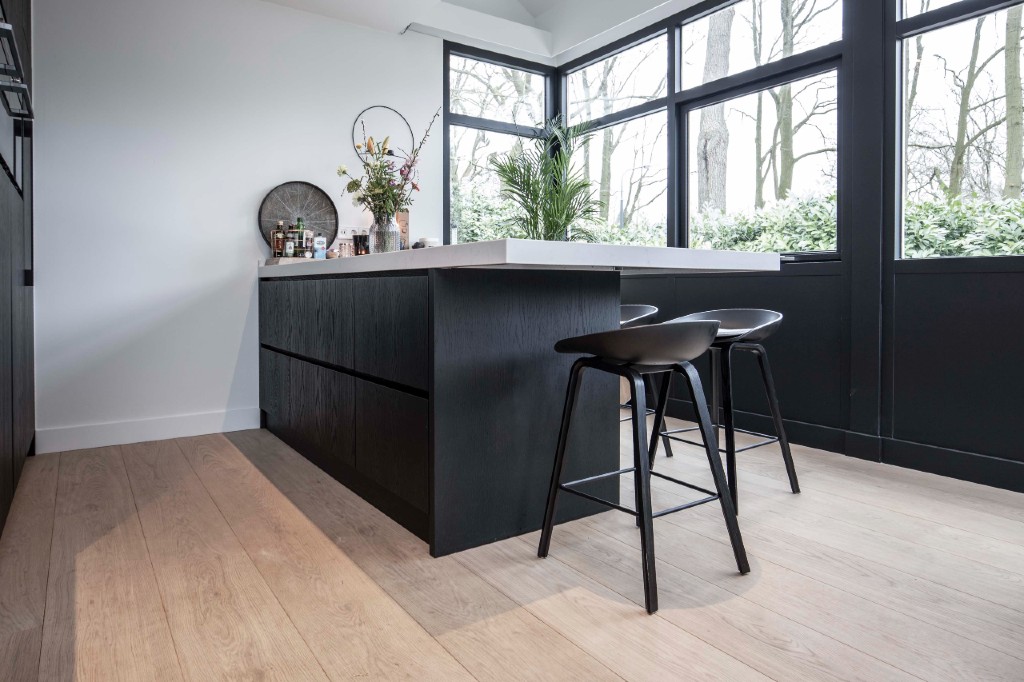 Houten vloer deel keuken - Woodbyvorselaars
