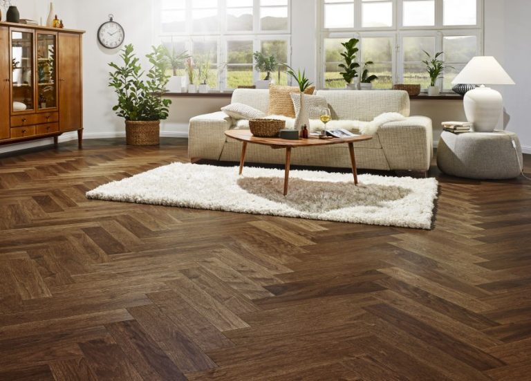 Parky - FOTO-CHARACTER-WOODS-SMOKED-WALNUT-Swing06-1589793398