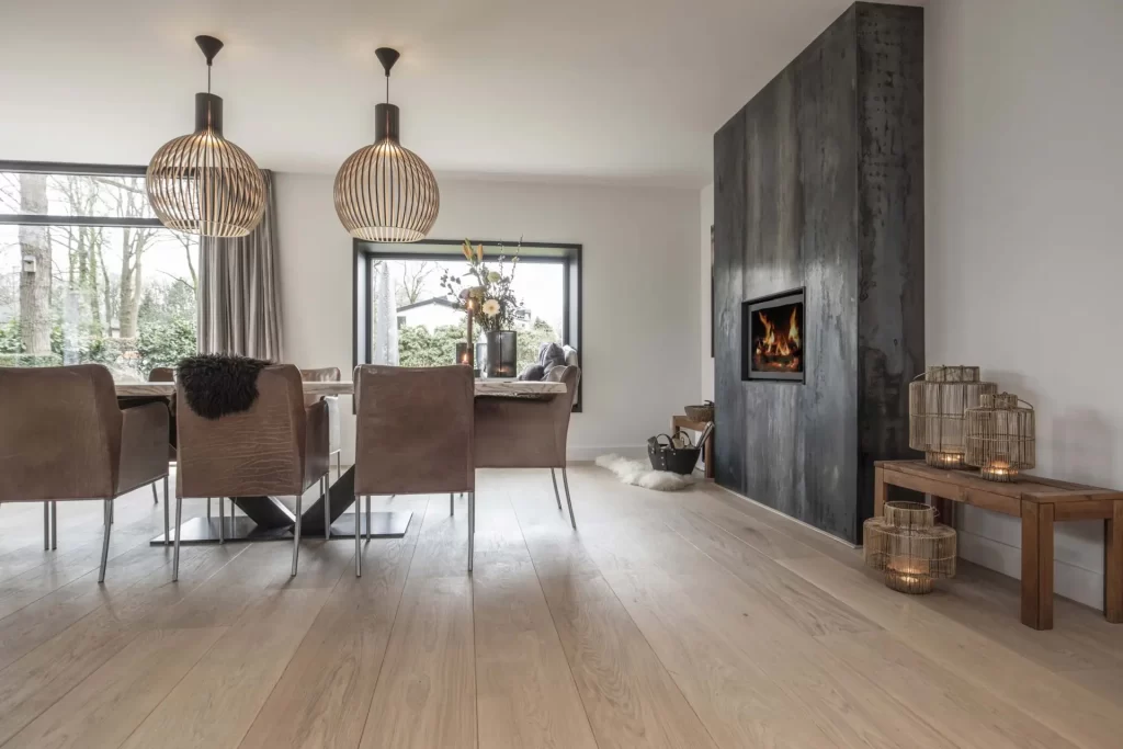 Houten vloer van eikenhouten planken, naturel afgewerkt in ons Wood Lab, Privé Project Vught (foto 1)