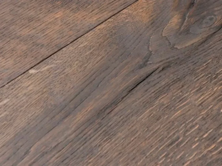 Raftwood vloer van verweerd eiken